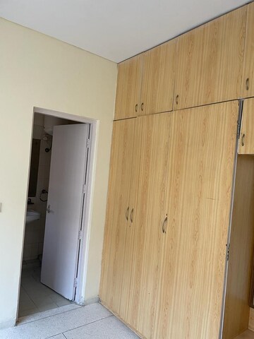 Furnished Amenities in 2 BHK Apartment at DLF The Princeton Estate, Dlf Phase V – for Rent