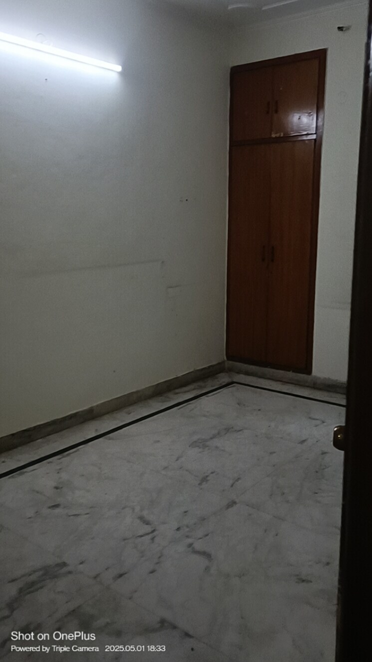 Room, ashoka-enclave-faridabad 3 Bedroom 225 Sq.Yd. Builder Floor In Sector 34 Faridabad 8587317