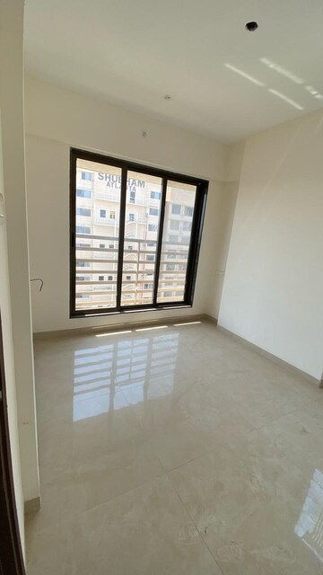 Room in 2 BHK Apartment at Nahar Amaryllis Towers and Plaza, Chandivali – for Rent
