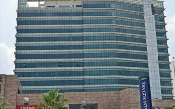 Office Space For Rent in Emaar The Palm Square, Sector 66