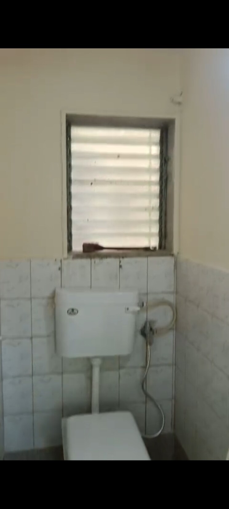Bathroom, vasant-leela-apartment 2 Bedroom 700 Sq.Ft. Apartment In Ghodbunder Road Thane 8587344