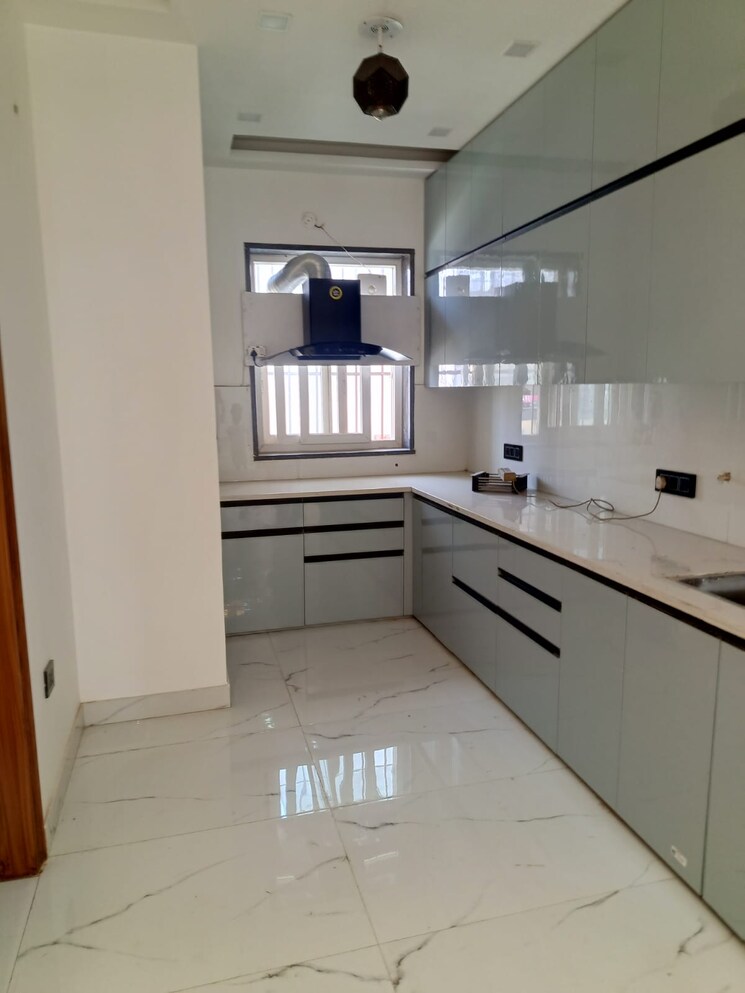 Kitchen, puri-kohinoor 3 Bedroom 150 Sq.Ft. Builder Floor In Sector 89 Faridabad 8587348