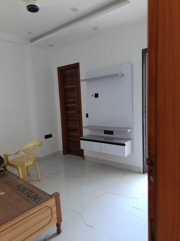 Room in 3 BHK Builder Floor at Puri Kohinoor, Sector 89 – for Rent