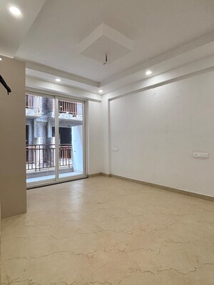 Room in 3 BHK Builder Floor at Sushma Valencia, International Airport Road – for Sale