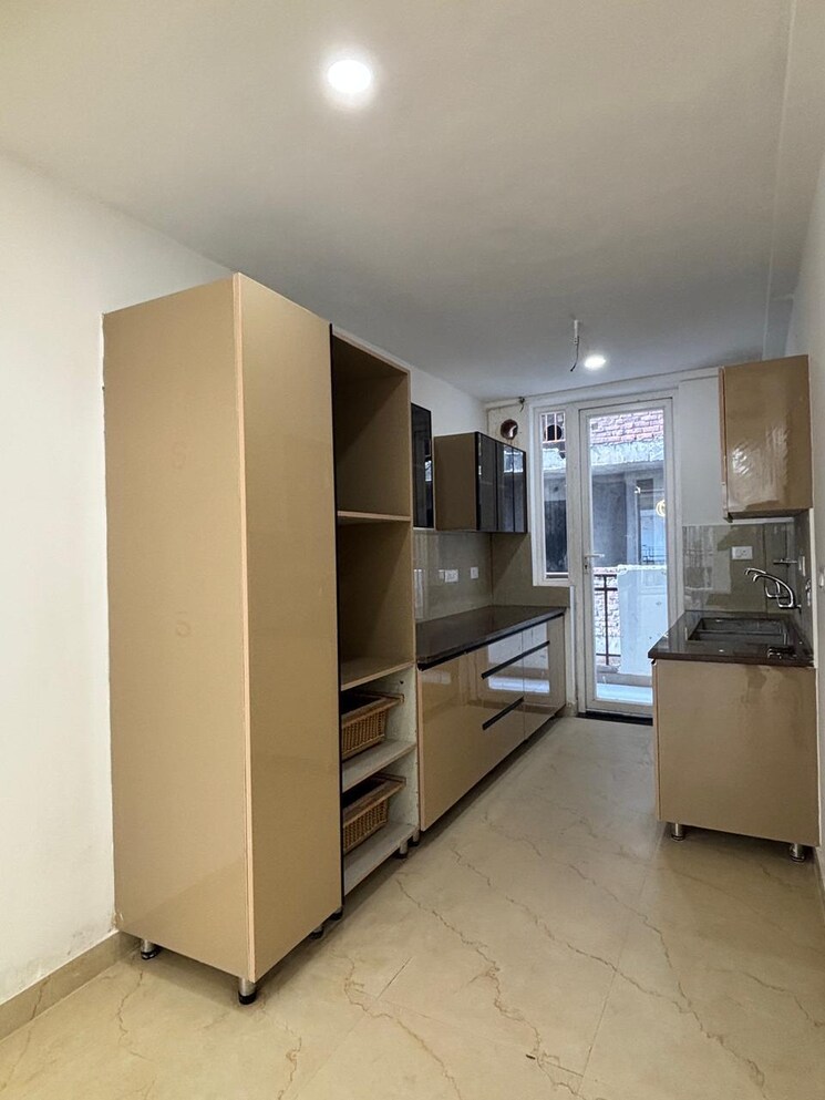 Room, sushma-valencia 3 Bedroom 2200 Sq.Ft. Builder Floor In International Airport Road Zirakpur 8587381