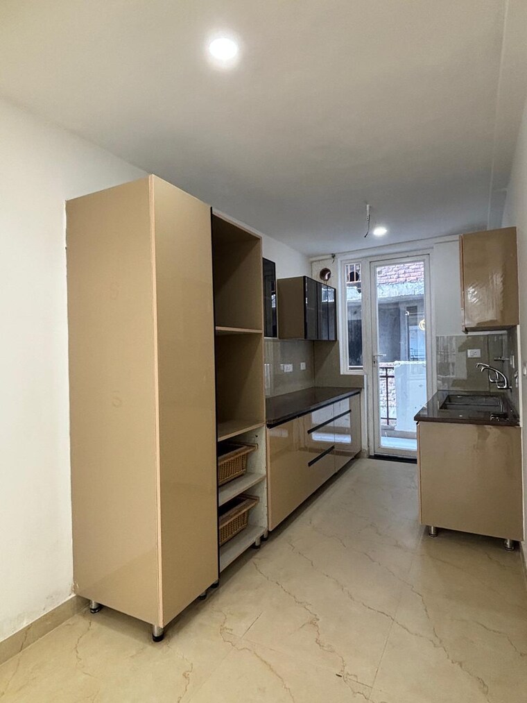 Room, sushma-valencia 3 Bedroom 2200 Sq.Ft. Builder Floor In International Airport Road Zirakpur 8587381