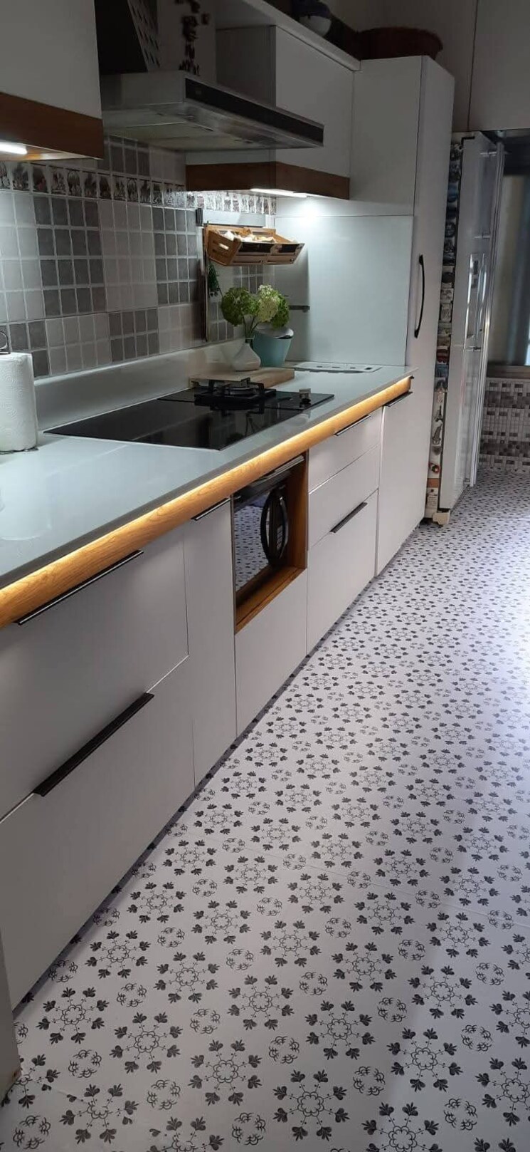 Balcony, oberoi-springs 2.5 Bedroom 850 Sq.Ft. Apartment In Andheri West Mumbai 8587384