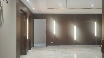 Room in 4 BHK Builder Floor at Sector 15 – for Sale