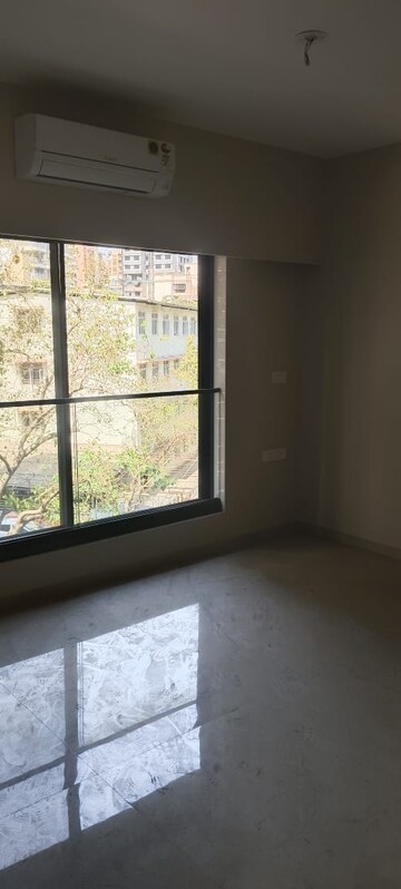 Room in 2.5 BHK Apartment at Shree Krishna Navageeta, Chembur – for Rent