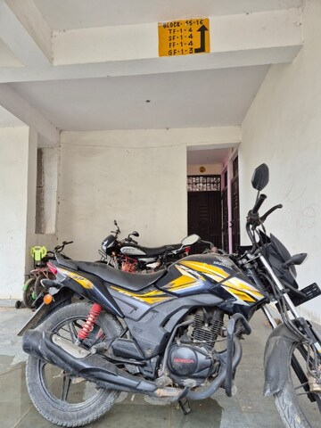 Parking in 1.5 BHK Apartment at Sector 10 Greater Noida – for Sale