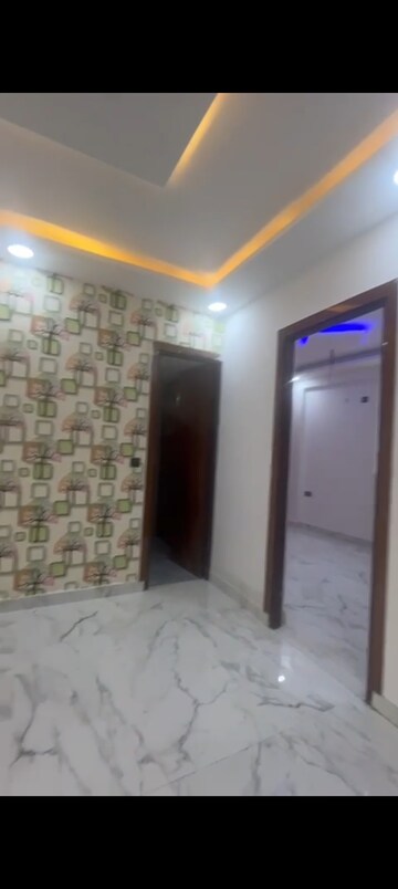 Room in 3 BHK Builder Floor at Knowledge Park V Greater Noida – for Rent