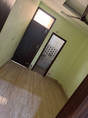 Furnished Amenities in 1.5 BHK Apartment at RWA Apartments Sector 70, Sector 70 – for Rent