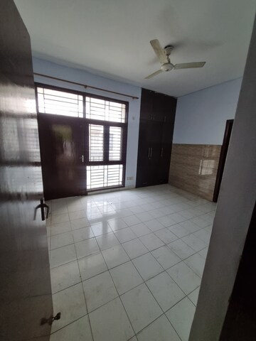 Room in 2 BHK Builder Floor at Sector 57 – for Rent