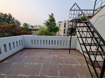 Balcony in 2 BHK Builder Floor at Sector 57 – for Rent