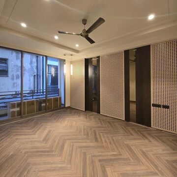 Room in 4 BHK Apartment at Sublime Spring Elmas, Sector 12 Greater Noida – for Sale