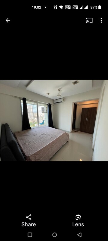 Bedroom in 2.5 BHK Apartment at DLH Orchid, Andheri West – for Rent