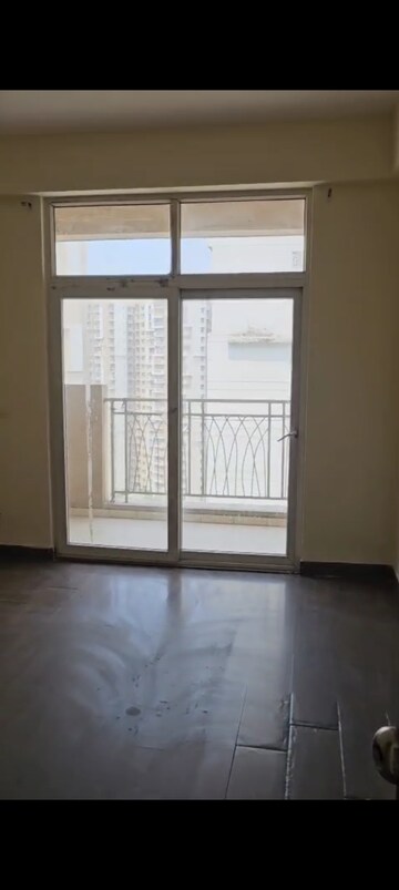Room in 3 BHK Apartment at Mahagun Mywoods, Sector 16c Greater Noida – for Rent
