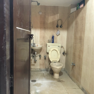 Bathroom in 2.5 BHK Villa at Sector 21 – for Rent