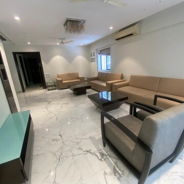 Living Room in 4 BHK Apartment at Santacruz West – for Rent