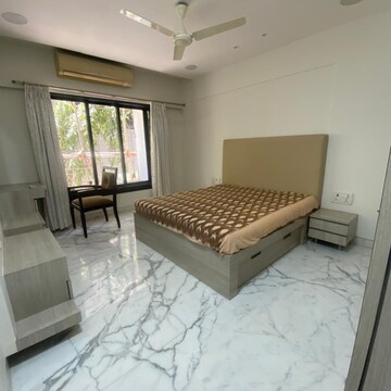 Bedroom in 4 BHK Apartment at Santacruz West – for Rent