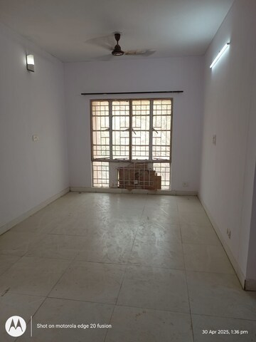 Room in 3 BHK Apartment at Vasant Kunj – for Rent