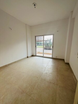 Room in 5 BHK Apartment at Sector 111 – for Sale