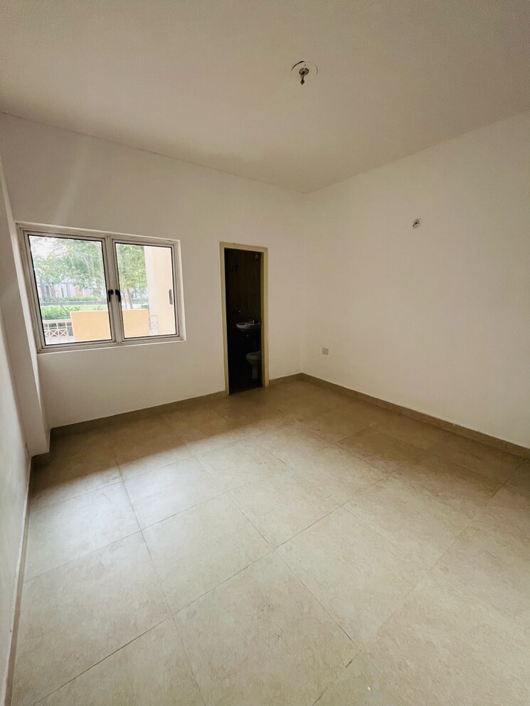 Room, sector 111 5 Bedroom 3735 Sq.Ft. Apartment In Sector 111 Gurgaon 8587815