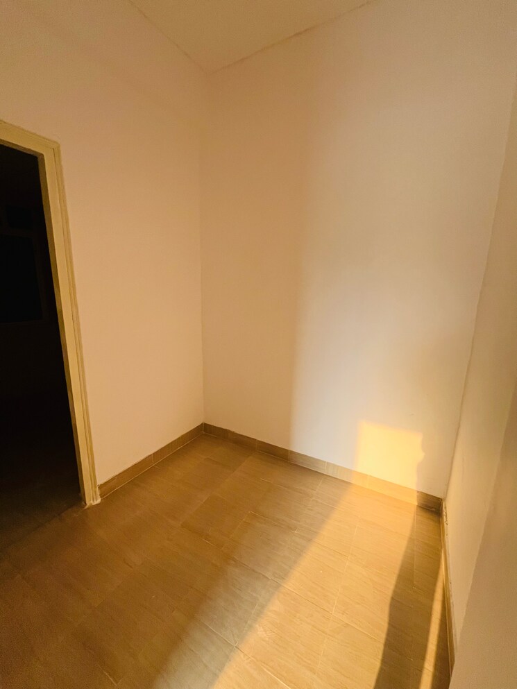 Room, sector 111 5 Bedroom 3735 Sq.Ft. Apartment In Sector 111 Gurgaon 8587815