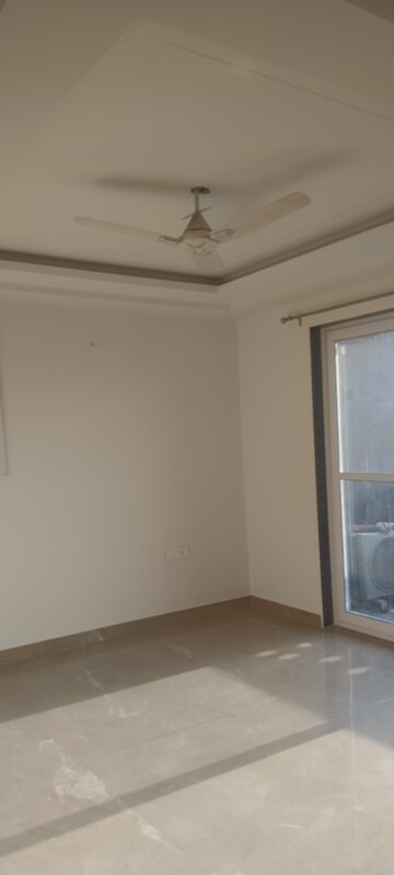 Room in 2 BHK Builder Floor at Sector 16 A – for Rent