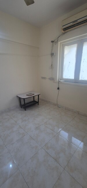 Room in 1 BHK Apartment at Mahudi Darshan, Kandivali East – for Sale