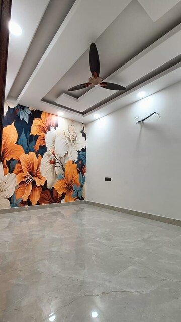 Parking in 3 BHK Builder Floor at Govindpuri – for Sale