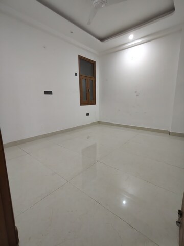 Room in 3 BHK Builder Floor at Chattarpur – for Rent