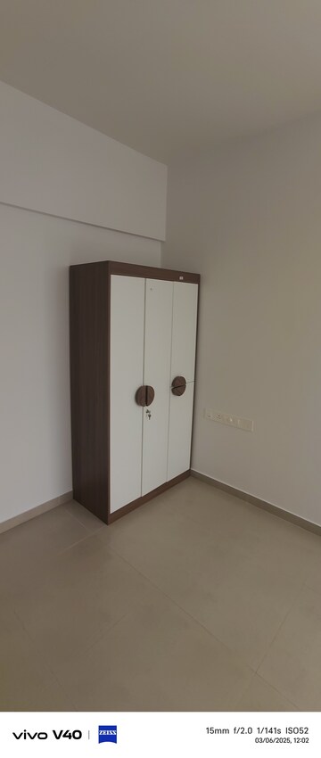 Room in 2 BHK Apartment at Prestige Monte Carlo, Yelahanka – for Rent