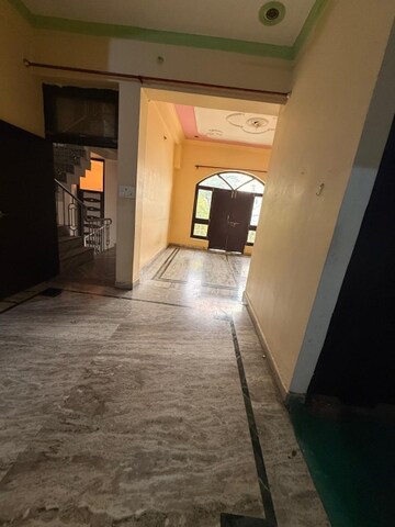 Room in 2 BHK Independent House at Gomti Nagar – for Rent