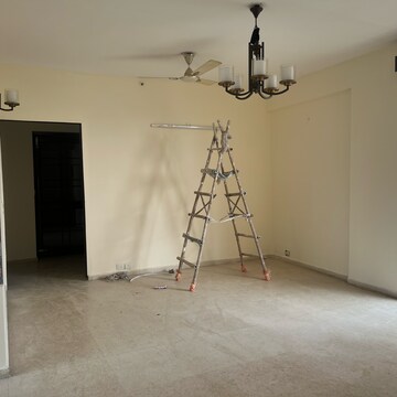 Room in 3 BHK Apartment at Unitech Escape, Rosewood City – for Rent