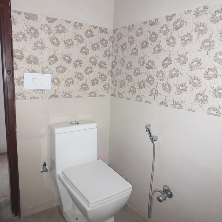 Attached Bathroom, sector 23 2 Bedroom 1200 Sq.Ft. Villa In Sector 23 Gurgaon 8588013