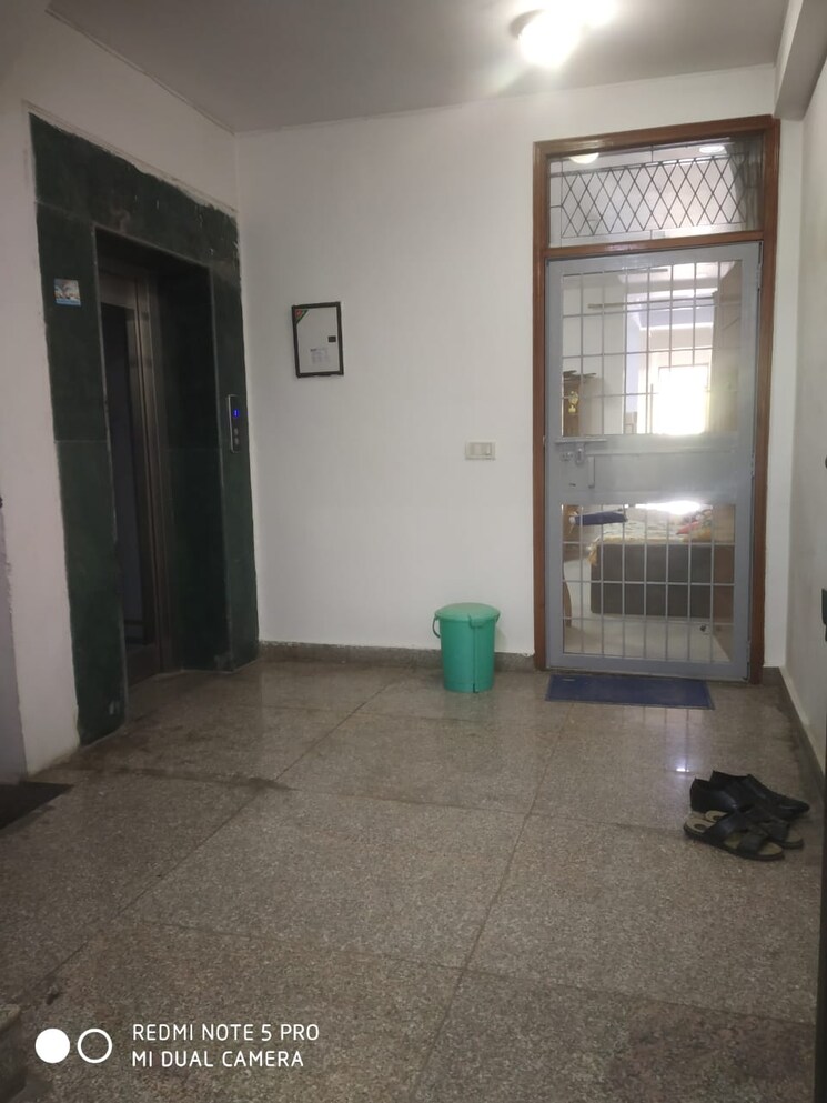 Room, malviya nagar 3 Bedroom 1100 Sq.Ft. Builder Floor In Malviya Nagar Delhi 8588038