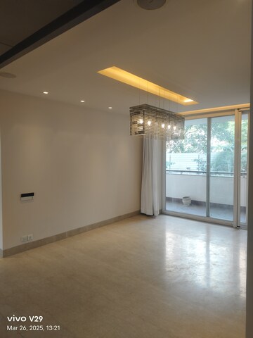 Room in 3 BHK Apartment at Bestech Park View Spa, Sector 47 – for Rent