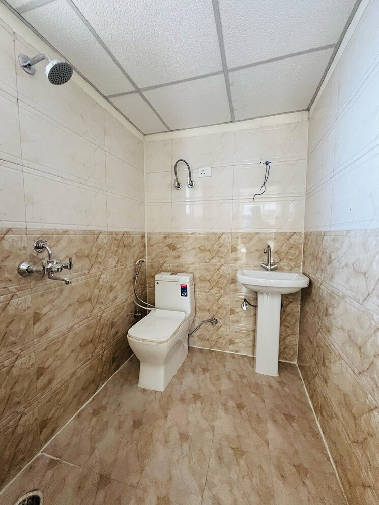 Bathroom, javin-raj-empire 3 Bedroom 1290 Sq.Ft. Apartment In Raj Nagar Extension Ghaziabad 8588095