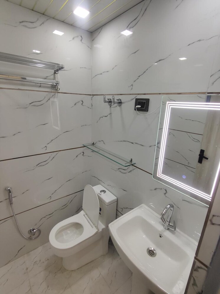 Bathroom, sai-enclave-niti-khand 3 Bedroom 1300 Sq.Ft. Builder Floor In Niti Khand Ghaziabad 8588170