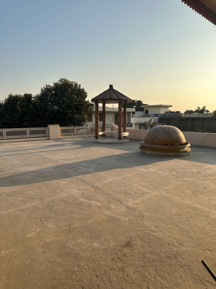  Parking, sector 69 6+ Bedroom 4500 Sq.Ft. Independent House In Sector 69 Mohali 8588187