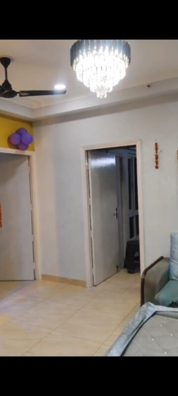 Room in 2 BHK Apartment at Gaur City 2 - 14th Avenue, Sector 16c Greater Noida – for Rent