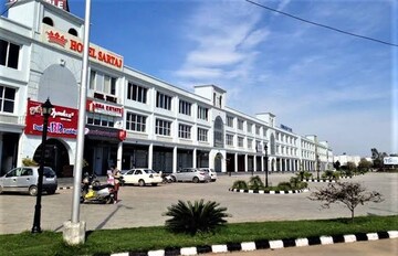  Showroom For Sale in Sector 74