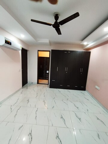 Bedroom in 3 BHK Builder Floor at Saurabh Niwas, Sector 40 – for Rent