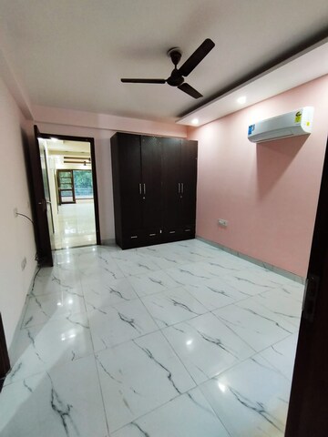 Bedroom in 3 BHK Builder Floor at Saurabh Niwas, Sector 40 – for Rent