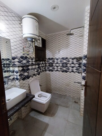 Bathroom in 3 BHK Builder Floor at Saurabh Niwas, Sector 40 – for Rent