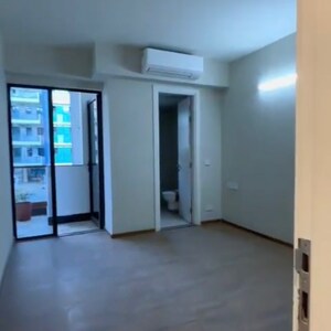 Room in 3 BHK Apartment at Signature Global Prime, Sector 63a – for Sale