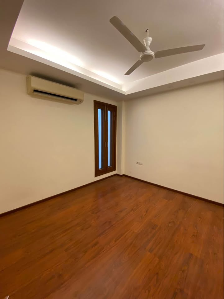 3 BHK + Pooja Room,Servant Room,Study Room Builder Floor For Sale in Build Floor New Property