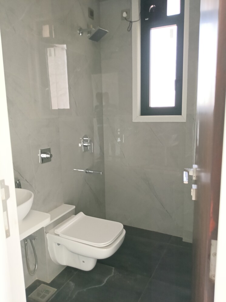 Bathroom, sugee-indira 3 Bedroom 1000 Sq.Ft. Apartment In Dadar West Mumbai 8588671