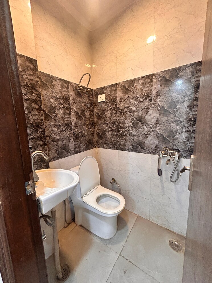 Bathroom, govindpuri 2 Bedroom 600 Sq.Ft. Builder Floor In Govindpuri Delhi 8588655